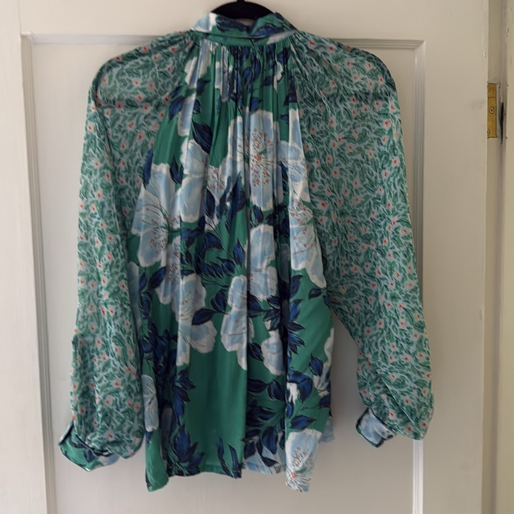 Roller Rabbit Green and Blue Floral Top - Picture 3 of 4